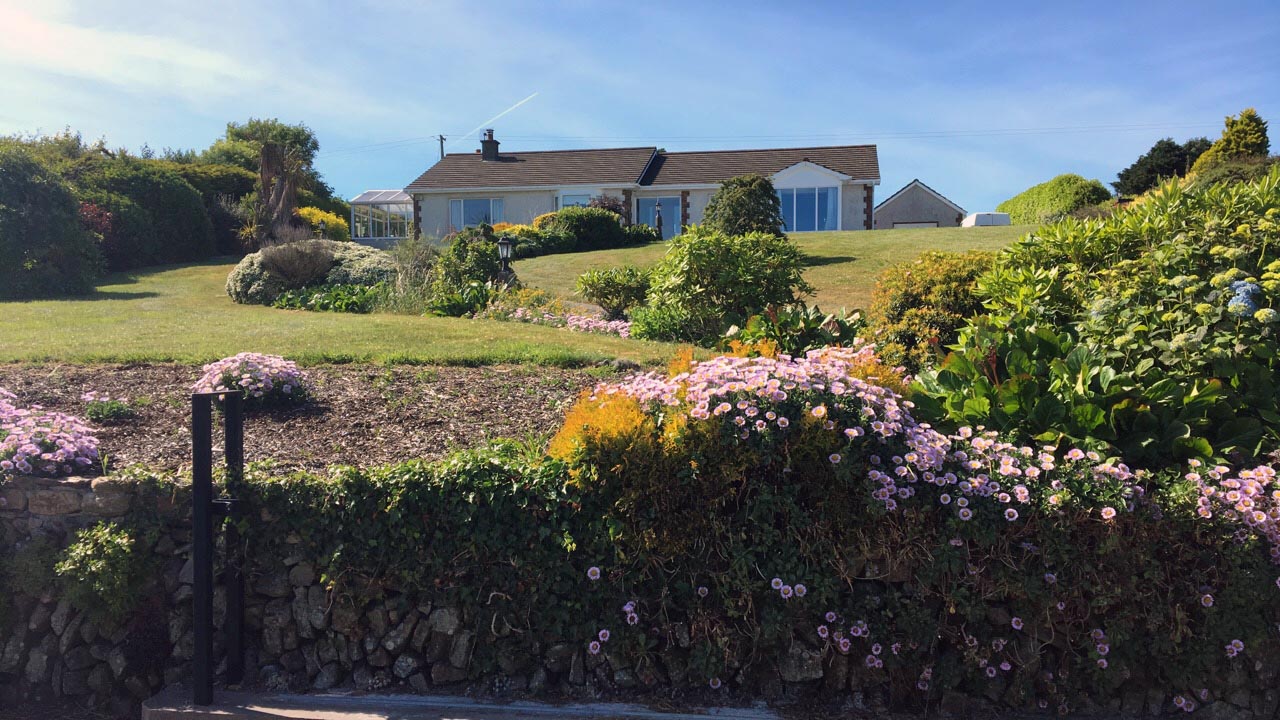 Una bella villa immersa nella campagna soleggiata a sud di Cork, luglio 2018