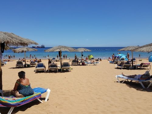 L’incredibile Playa Las Teresitas: paragonatela con le spiagge italiane…