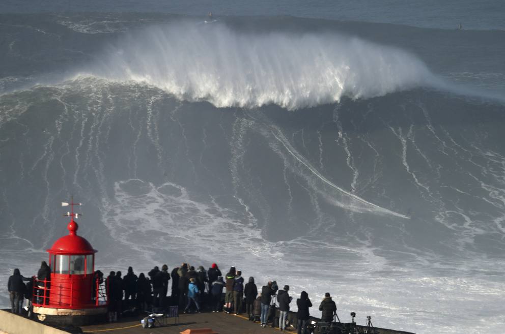 In Portogallo sta per iniziare la stagione delle onde giganti alte 30 metri  | Diario di Tenerife