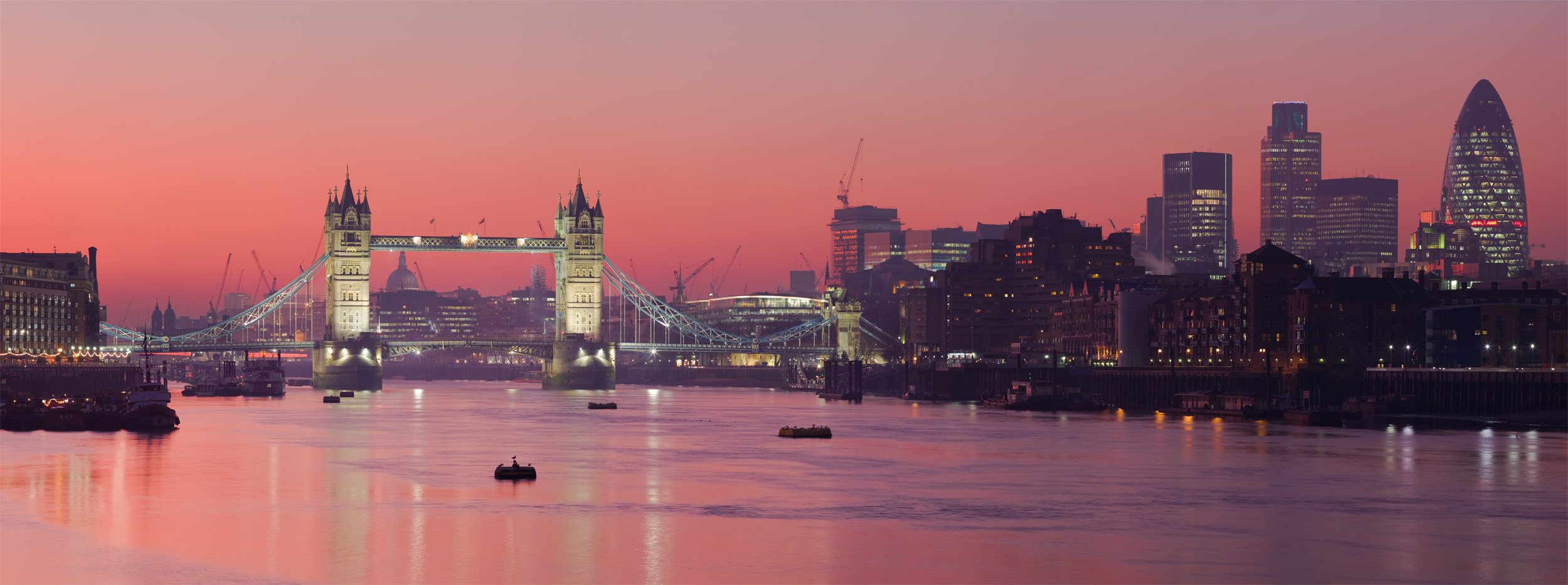 London_Thames_Sunset_panorama_-_Feb_2008