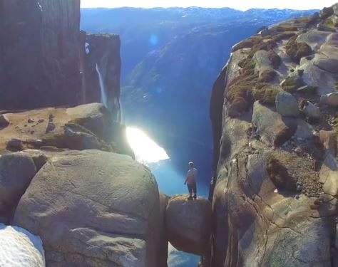 Un video mozzafiato girato in Norvegia da un drone.